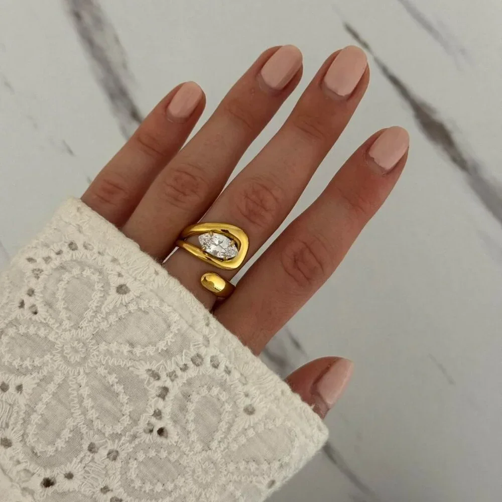 SKU0068 Retro Gold White Diamond Gemstone Women Ring Stainless‎ steel + gift bag